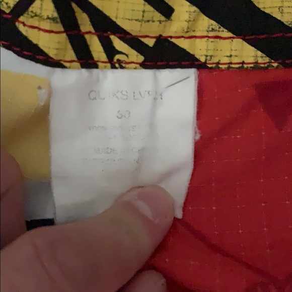 Quicksilver board shorts size 30 - Picture 2 of 3